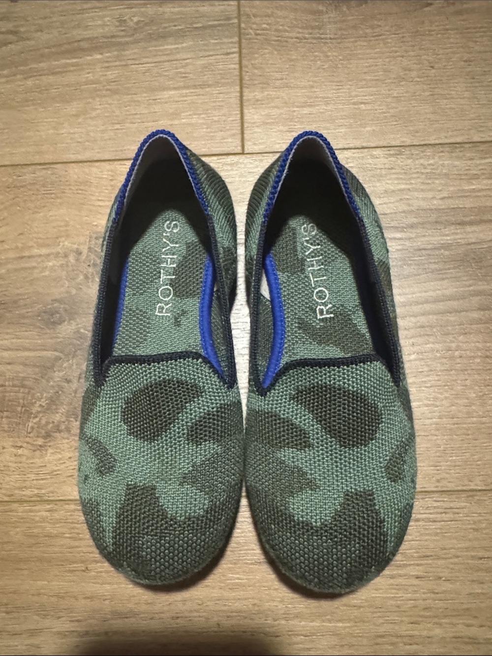 Rothy’s The Kids Loafer in green camouflage and blue trim size 12